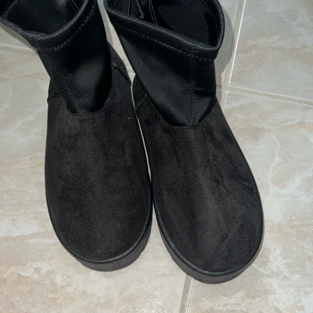 NWT black dipper platform faux suede boots (7) - Picture 4 of 6